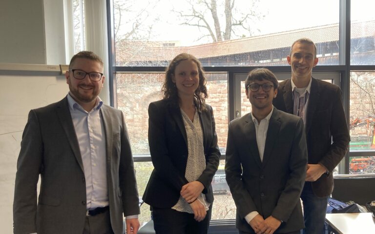 Wir feiern die erfolgreiche Verteidigung von Prakhars Doktorarbeit!